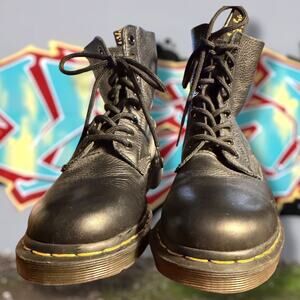 Women's Size 7 DR. MARTENS Pascal Black Smooth Leather Combat Boots Barely Worn